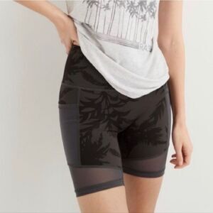 Aerie Chill Play Move Gray Tropical Print Mesh Bike Shorts Size Medium